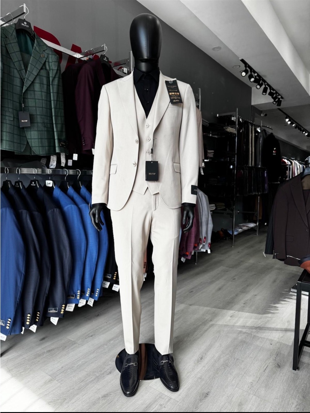 Men's Cream Three-Piece Suit - Tailored Modern Fit